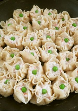 鶏胸肉でふわふわ☆蒸し焼きシュウマイ-レシピのメイン写真