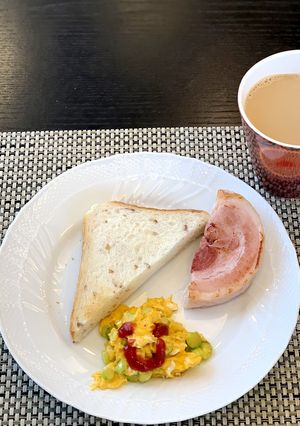 簡単☆ハムステーキとパン-レシピのメイン写真