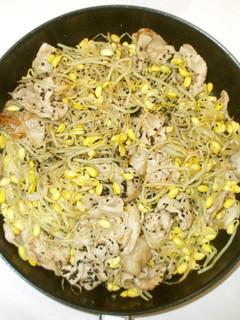 豚肉と豆もやしのごま塩炒め♪簡単-レシピのメイン写真