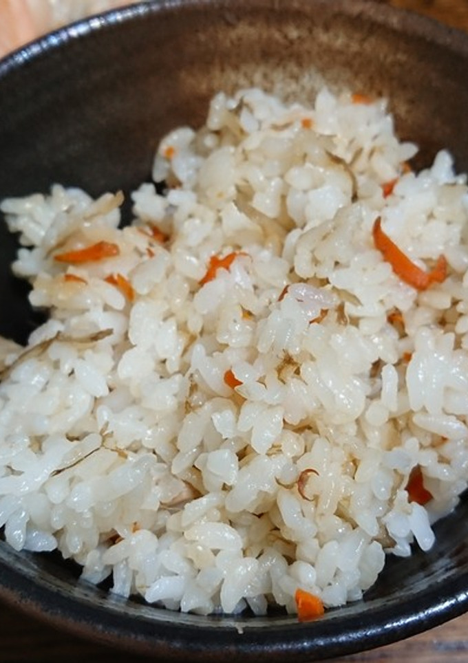 ツナとごぼうと人参と椎茸の炊き込みご飯-レシピのメイン写真
