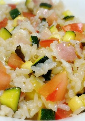 ズッキーニとトマト♪イタリアンハーブ炒飯-レシピのメイン写真