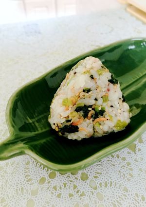 小松菜とじゃこのふりかけおにぎり、お弁当-レシピのメイン写真