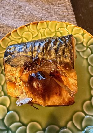 ココットプレートで塩サバの姿焼き-レシピのメイン写真