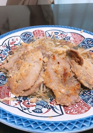 大皿で!もやし大量消費!塩麹で生姜焼き♪-レシピのメイン写真