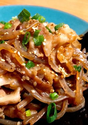 豚バラとこんにゃくのごま油炒め-レシピのメイン写真