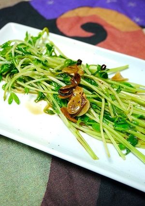 簡単！豆苗のピリ辛ガーリックソテー-レシピのメイン写真