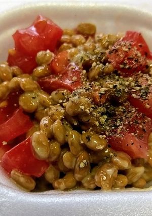 納豆トマト食べ方☝ごま油ブラックペッパー-レシピのメイン写真