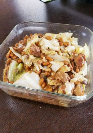サバの味噌煮缶とキャベツの納豆炒め♥-レシピのメイン写真