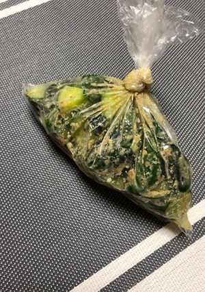 揉み込むきゅうり-レシピのメイン写真