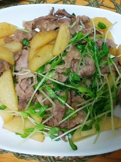 豆苗とジャガイモの豚バラ炒め-レシピのメイン写真