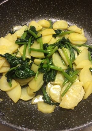ジャガイモとほうれん草のバター炒め-レシピのメイン写真