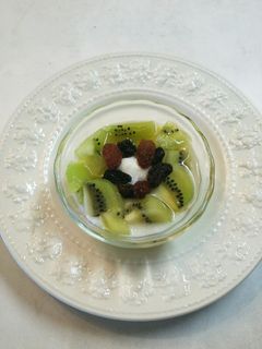 レーズンとキウイの蜂蜜かけヨーグルト-レシピのメイン写真