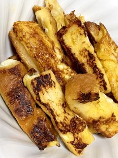 離乳食の余りでも♡パン耳フレンチトースト-レシピのメイン写真