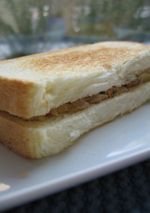 ツナとナッツのホットサンド-レシピのメイン写真