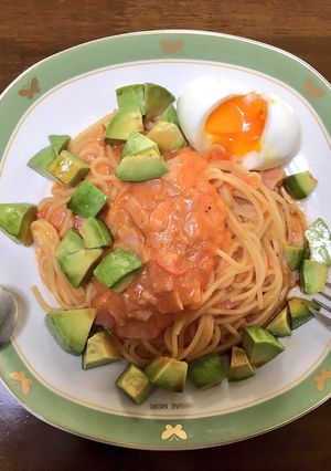 ベーコンとアボガドのトマトクリームパスタ-レシピのメイン写真