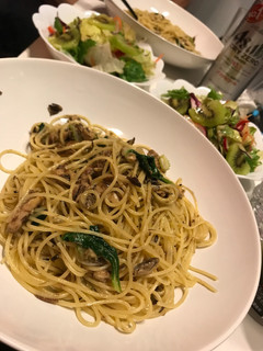簡単!セロリとサバ缶のオイルパスタ-レシピのメイン写真