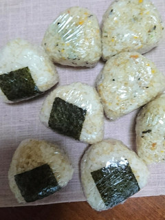 斬新!キヌアのおにぎり(^-^)-レシピのメイン写真