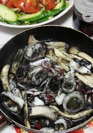 超うま！イカスミのアヒージョは意外に簡単-レシピのメイン写真