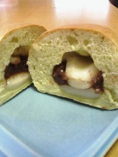 春を食べよう♪白玉あん入りヨモギパン-レシピのメイン写真