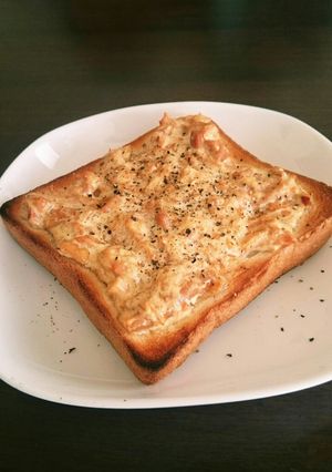 焼き鳥の缶詰で♡簡単美味トースト♡-レシピのメイン写真