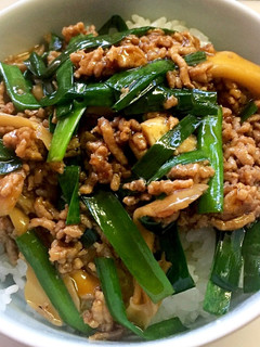 肉ニラ餡掛け丼-レシピのメイン写真