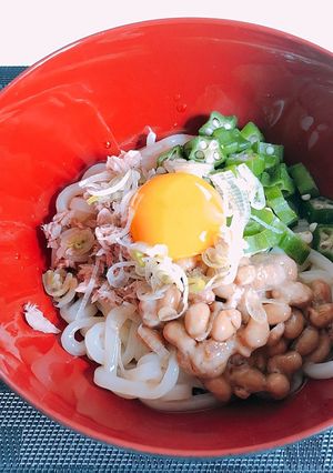 オクラ納豆ツナの簡単釜玉うどん-レシピのメイン写真