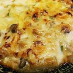 รูปของ トッポギとしめじのネギ味噌マヨチーズ焼き
