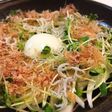 新玉ねぎと温玉の簡単しらすサラダ