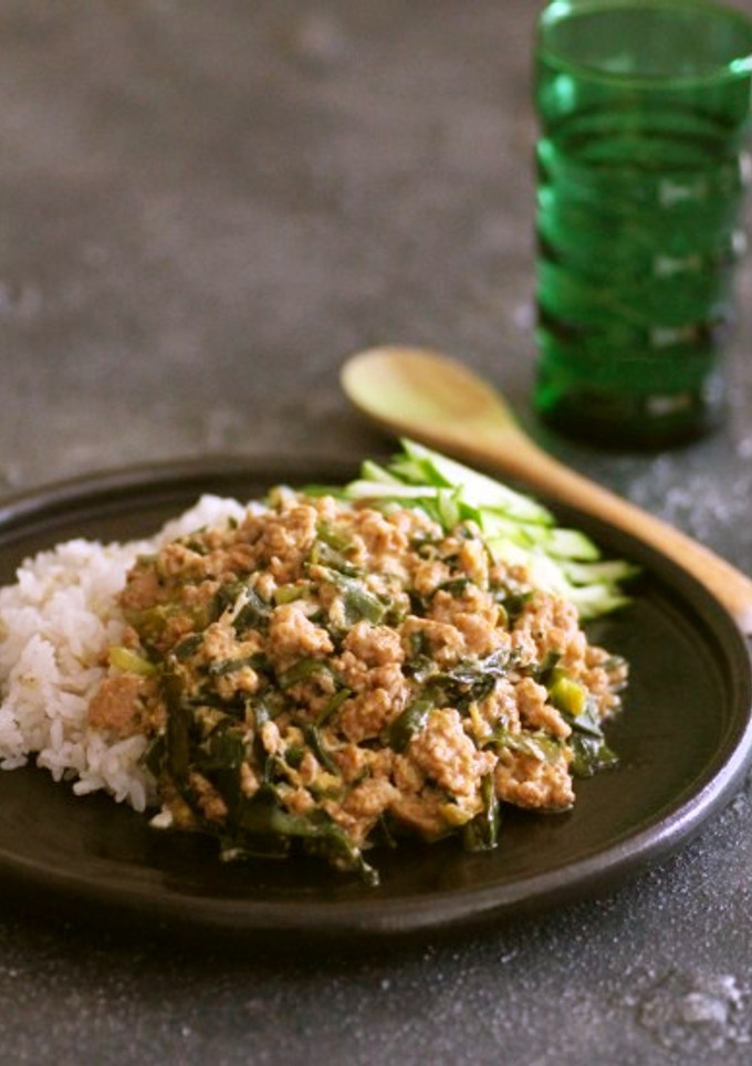 韮とひき肉の半熟卵丼-レシピのメイン写真