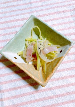 ブロッコリーの茎と玉ねぎのバター炒め-レシピのメイン写真