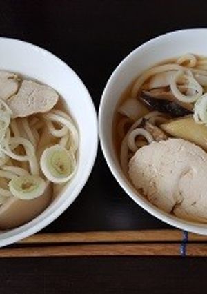 鶏チャーシュー入り 鶏出汁の二色うどん-レシピのメイン写真
