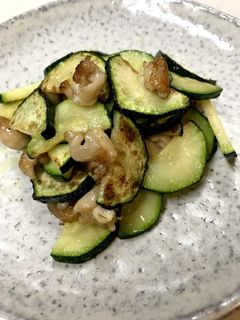 鶏かわとズッキーニ炒め-レシピのメイン写真