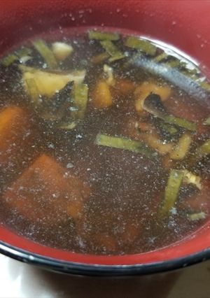 シモフリシメジ、豆腐などのお吸い物-レシピのメイン写真
