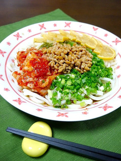 簡単!辛辛冷冷☆キムチ納豆うどん-レシピのメイン写真