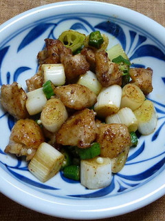 鶏三角と白ネギとオクラのスパイシー塩炒り-レシピのメイン写真