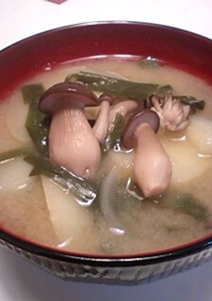 にらとじゃがいものほくほく味噌汁♪-レシピのメイン写真