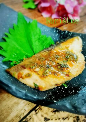 簡単!美味しい*ブリの梅さっぱり照り焼き-レシピのメイン写真