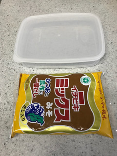 袋入り味噌の簡単詰め替え方-レシピのメイン写真