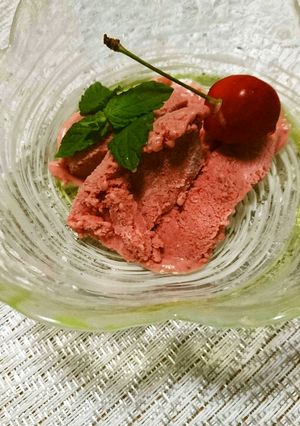 いちごとスモモジャムのアイスクリーム-レシピのメイン写真