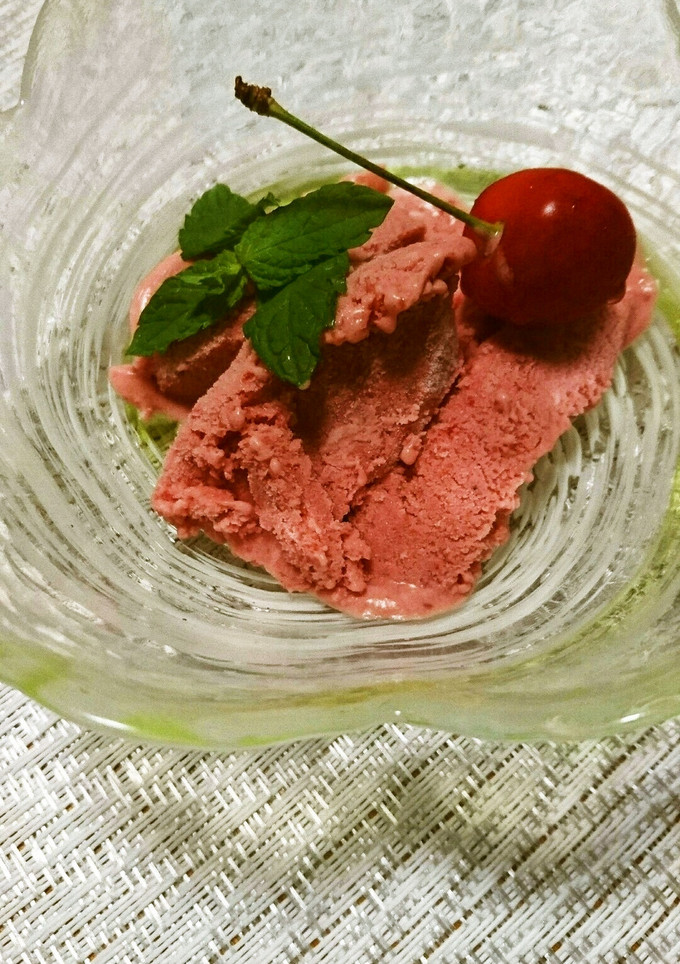 いちごとスモモジャムのアイスクリーム-レシピのメイン写真