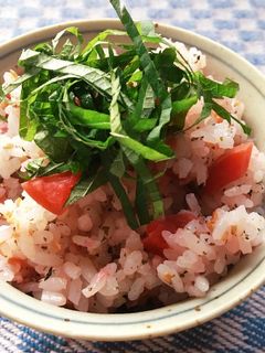 *ピンク飯!カリ梅ゆかりの炊き込みご飯*-レシピのメイン写真