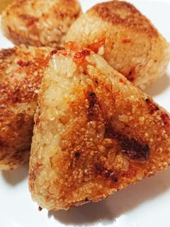 残り物の炊き込みご飯で。焼おにぎり☆-レシピのメイン写真