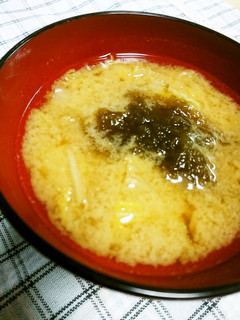 白菜のお味噌汁にとろろ昆布いれちゃおっ♪-レシピのメイン写真