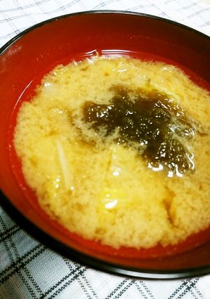 白菜のお味噌汁にとろろ昆布いれちゃおっ♪-レシピのメイン写真
