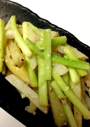 ニラ茎と新じゃがのスパイシー炒め-レシピのメイン写真
