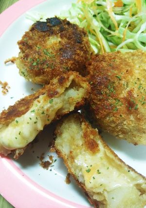 カレーリメイク♡チーズINカレーコロッケ-レシピのメイン写真