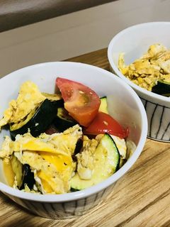 ズッキーニとトマトの卵炒め-レシピのメイン写真