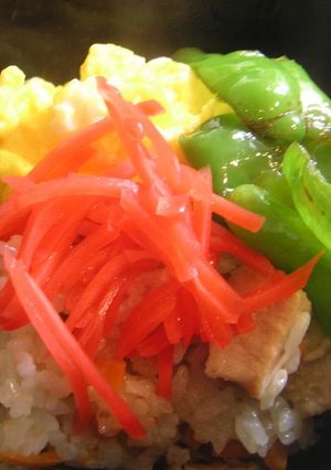 3色カラフル!簡単炊き込みご飯-レシピのメイン写真