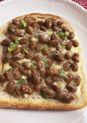 朝食に☆簡単！納豆チーズパン-レシピのメイン写真