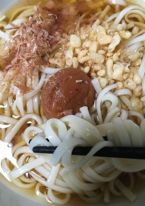 超簡単・冷やし梅たぬきうどん-レシピのメイン写真